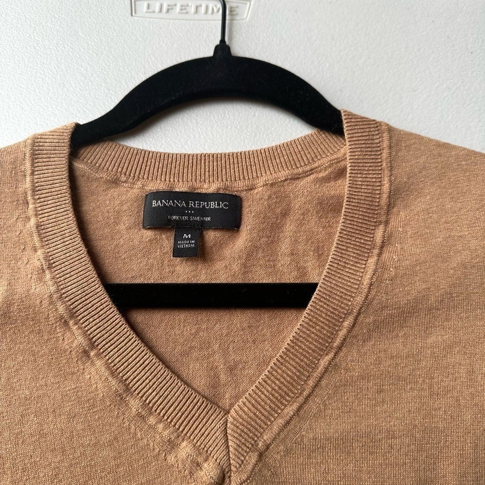 Banana Republic Women's V-Neck Sweater in Tan - Picture 2 of 7